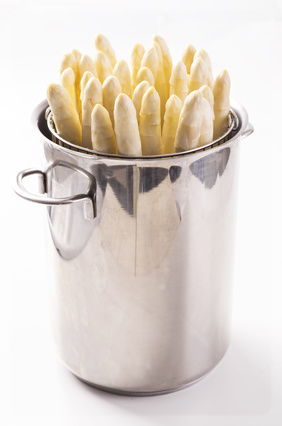 Spargeltopf mit weißem Spargel Spargeltopf